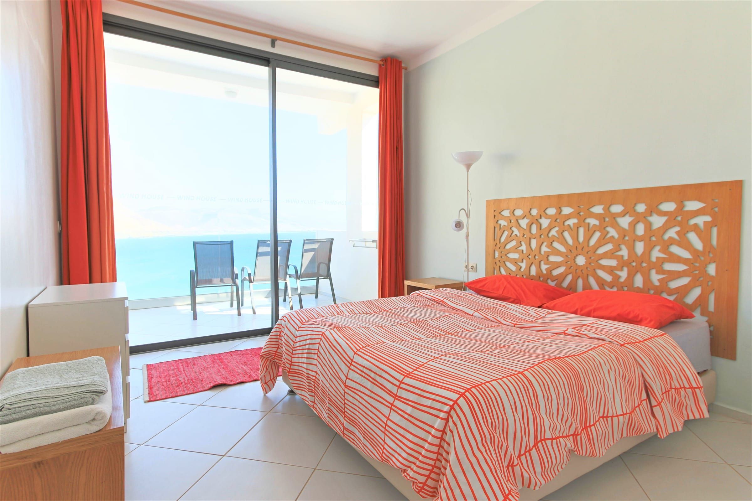 Double bedroom opening onto the terrace and the sea